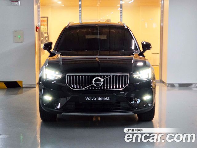 Volvo XC40 B4 Ultra Bright 2025 — фото 3