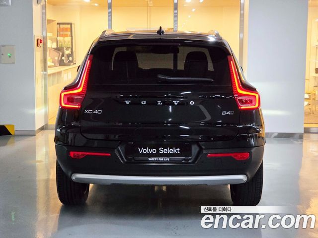Volvo XC40 B4 Ultra Bright 2025 — фото 4