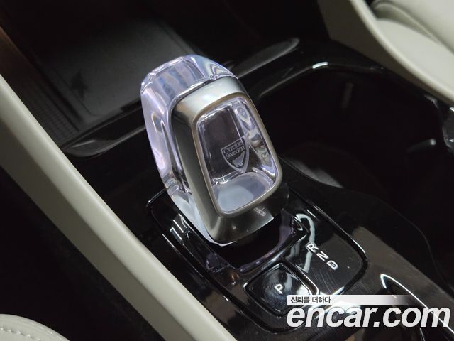 Volvo XC40 B4 Ultra Bright 2025 — фото 9