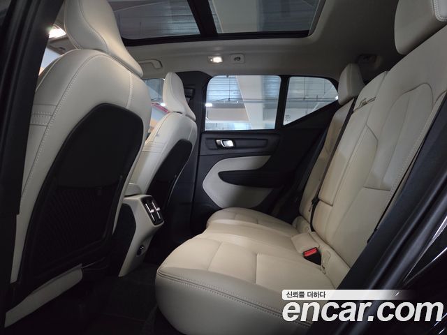 Volvo XC40 B4 Ultra Bright 2025 — фото 15