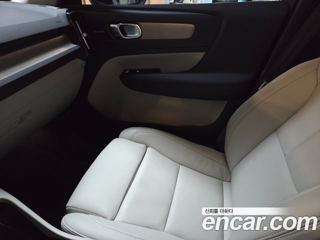 Volvo XC40 B4 Ultra Bright 2025 — фото 16