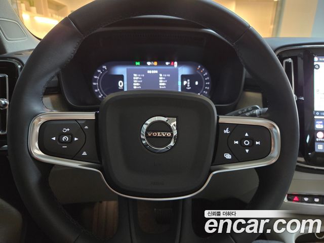 Volvo XC40 B4 Ultra Bright 2025 — фото 17