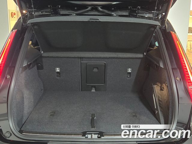 Volvo XC40 B4 Ultra Bright 2025 — фото 23