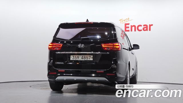 Kia Carnival 9-Seater Prstige 2019 — фото 4