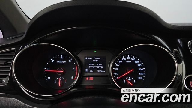 Kia Carnival 9-Seater Prstige 2019 — фото 8