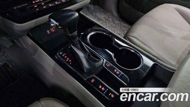 Kia Carnival 9-Seater Prstige 2019 — фото 9