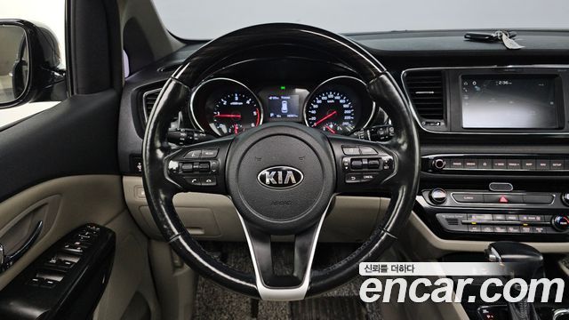 Kia Carnival 9-Seater Prstige 2019 — фото 12