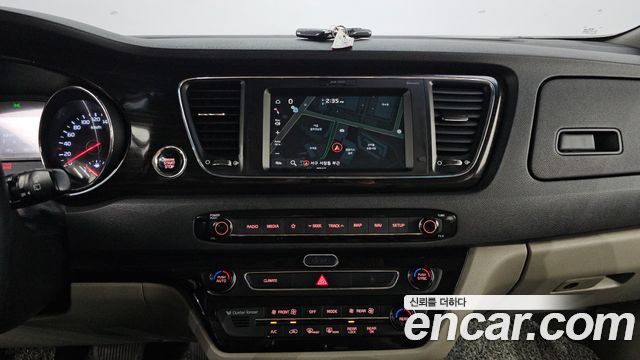 Kia Carnival 9-Seater Prstige 2019 — фото 13