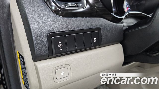 Kia Carnival 9-Seater Prstige 2019 — фото 16
