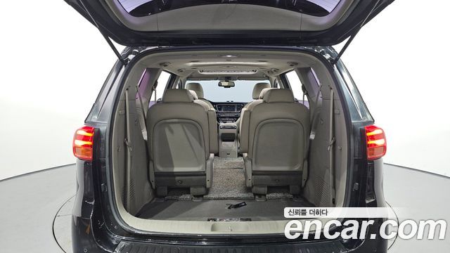 Kia Carnival 9-Seater Prstige 2019 — фото 20