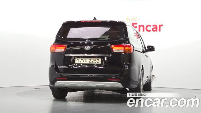 Kia Carnival 9-seater Prestige 2018 — фото 4