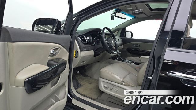 Kia Carnival 9-seater Prestige 2018 — фото 10