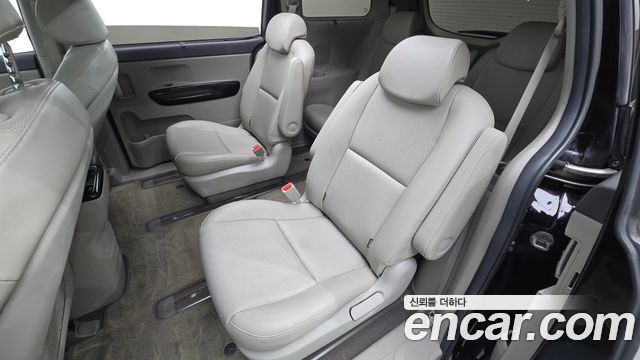 Kia Carnival 9-seater Prestige 2018 — фото 11