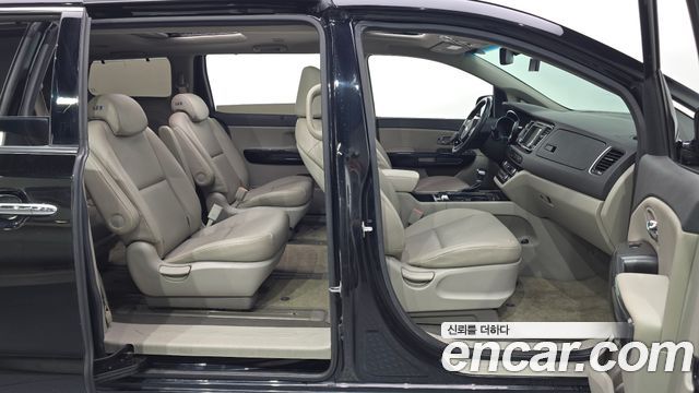 Kia Carnival 9-seater Prestige 2018 — фото 13