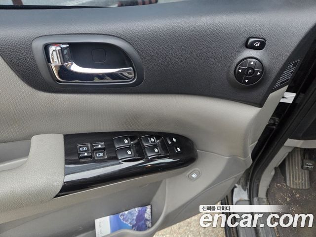Kia Carnival R New Carnival Limousine GLX High-Deluxe 2012 — фото 8