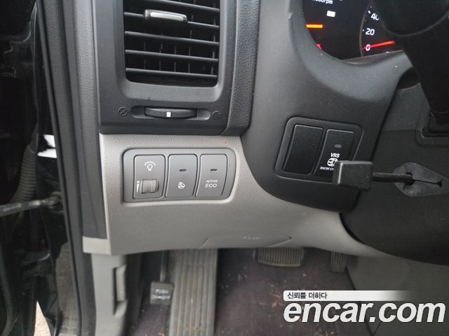 Kia Carnival R New Carnival Limousine GLX High-Deluxe 2012 — фото 10