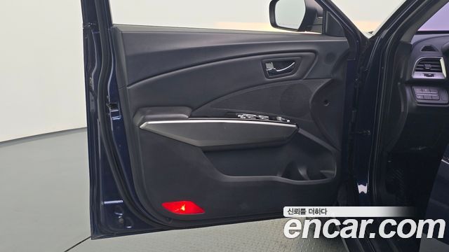 KG Mobility (SsangYong) Tivoli LX 2WD DLX 2015 — фото 24
