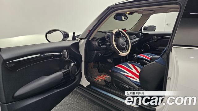 MINI Cooper Classic Plus 3rd 2024 — фото 10