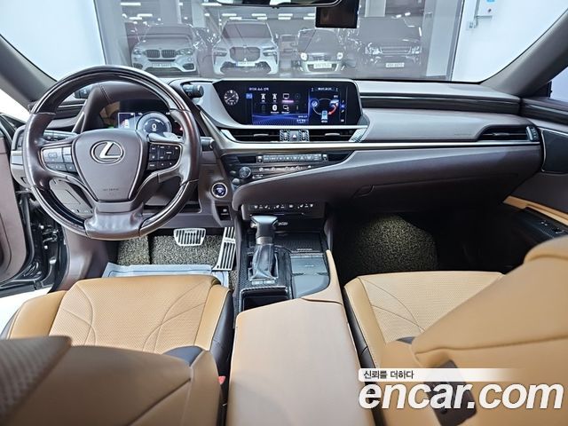 Lexus ES300h (VII) Executive 2019 — фото 7