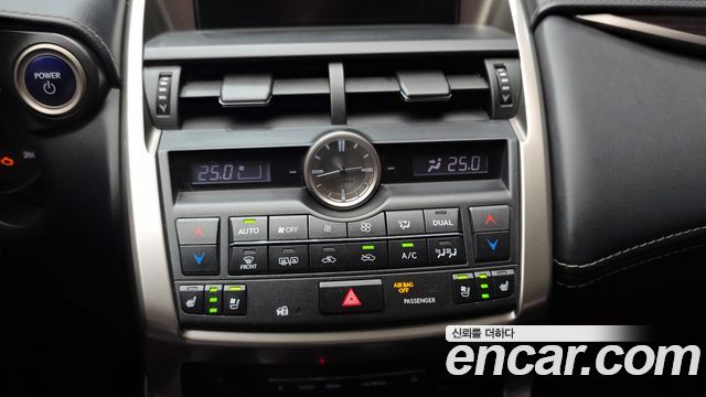 Lexus NX300h Executive 2017 — фото 15