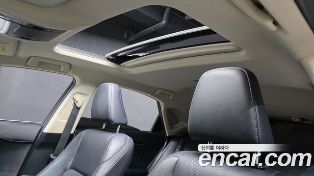 Lexus NX300h Executive 2017 — фото 19