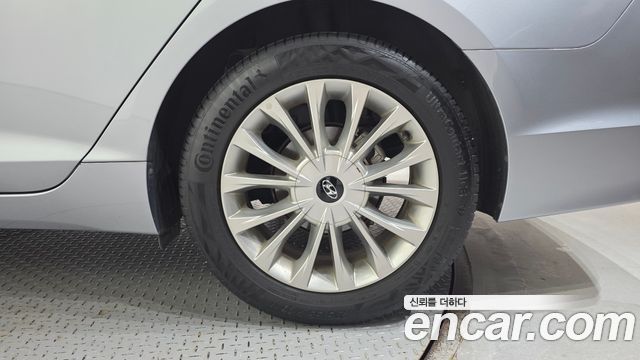 Hyundai Sonata (LF) 2.0 Smart 2015 — фото 21