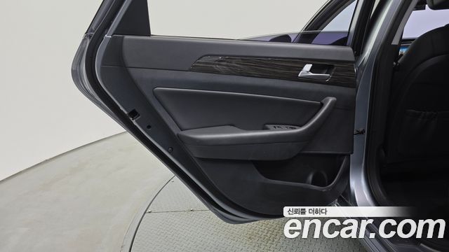 Hyundai Sonata (LF) 2.0 Smart 2015 — фото 25