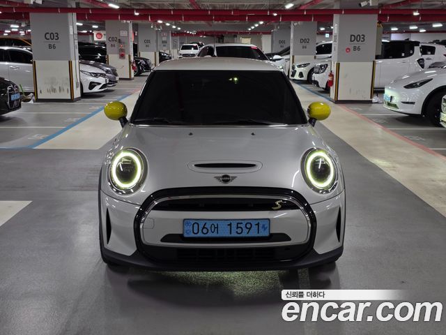 MINI Cooper Electric SE Classic 3rd 2023 — фото 3