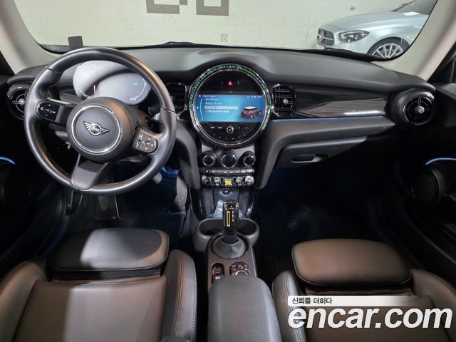 MINI Cooper Electric SE Classic 3rd 2023 — фото 6