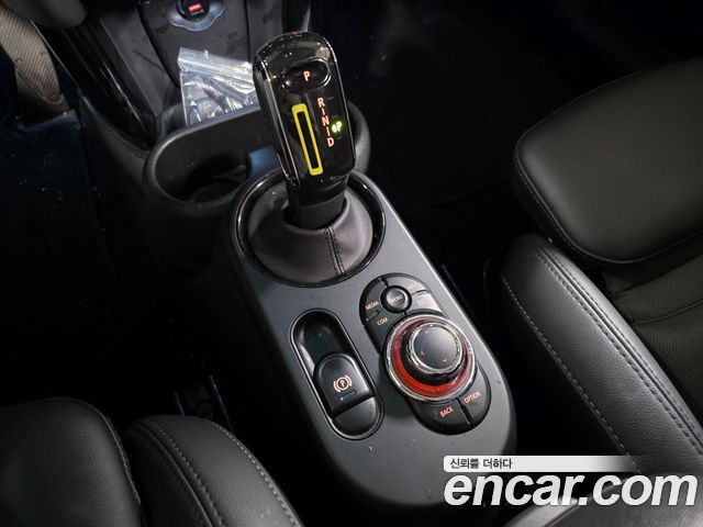 MINI Cooper Electric SE Classic 3rd 2023 — фото 8