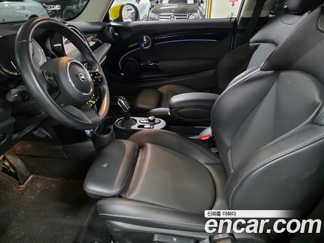 MINI Cooper Electric SE Classic 3rd 2023 — фото 9