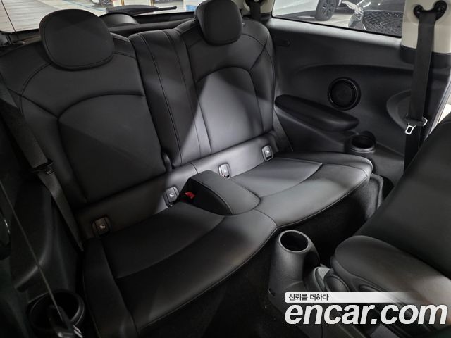 MINI Cooper Electric SE Classic 3rd 2023 — фото 10