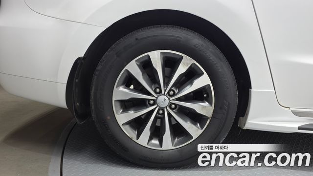 Kia Carnival 11-seater Prestige 2018 — фото 5