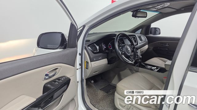 Kia Carnival 11-seater Prestige 2018 — фото 10