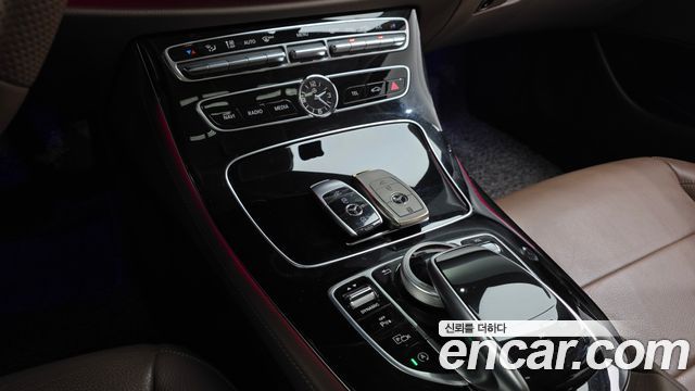 Mercedes-Benz E-Class (W213) E200 Avantgarde 2018 — фото 18