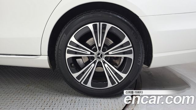 Mercedes-Benz E-Class (W213) E200 Avantgarde 2018 — фото 21
