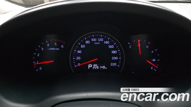 Kia Carnival R New Carnival Limousine GLX High-Deluxe 2012 — фото 8