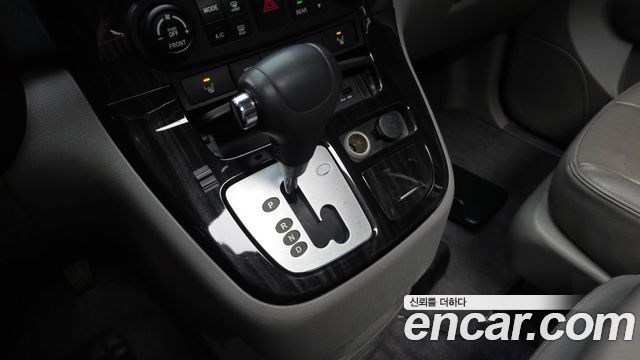 Kia Carnival R New Carnival Limousine GLX High-Deluxe 2012 — фото 9