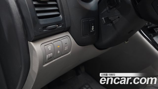Kia Carnival R New Carnival Limousine GLX High-Deluxe 2012 — фото 18