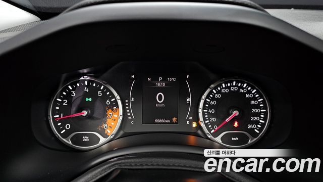 Jeep Renegade 2.4 Longitude 2016 — фото 8