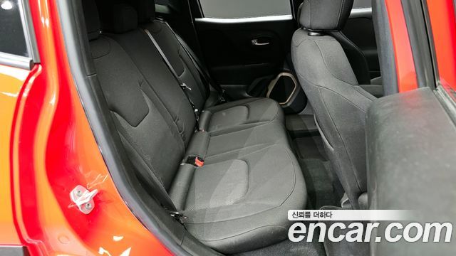Jeep Renegade 2.4 Longitude 2016 — фото 12