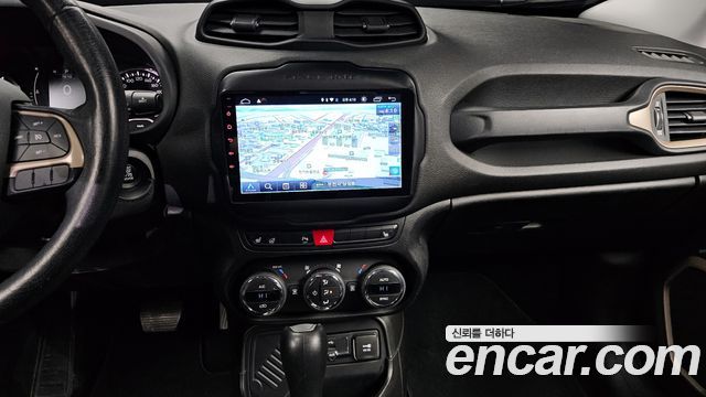 Jeep Renegade 2.4 Longitude 2016 — фото 14