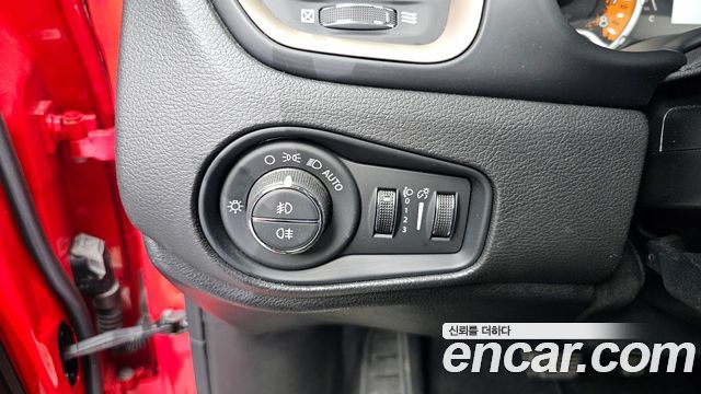Jeep Renegade 2.4 Longitude 2016 — фото 19