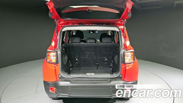 Jeep Renegade 2.4 Longitude 2016 — фото 20