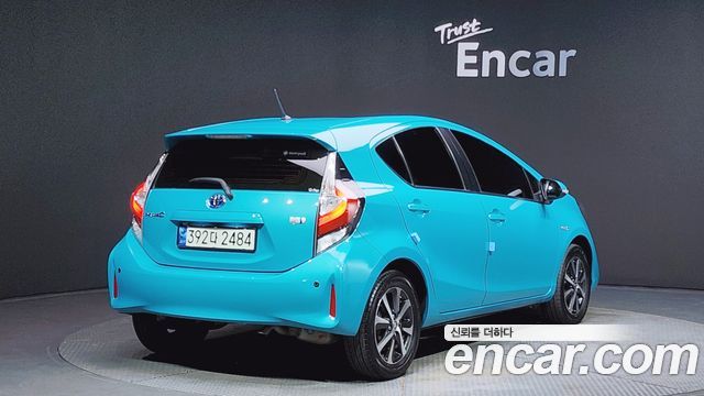 Toyota Prius C 1.5 2018 — фото 2