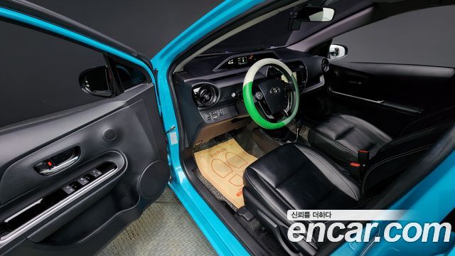 Toyota Prius C 1.5 2018 — фото 10
