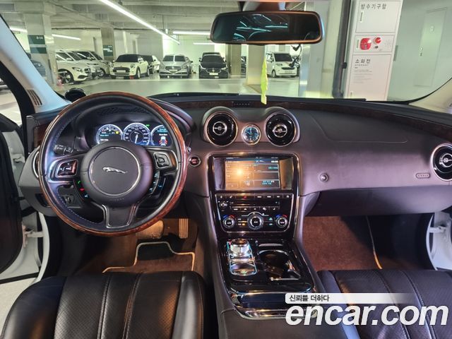 Jaguar XJ 3.0D Premium Luxury LWB X351 2013 — фото 10