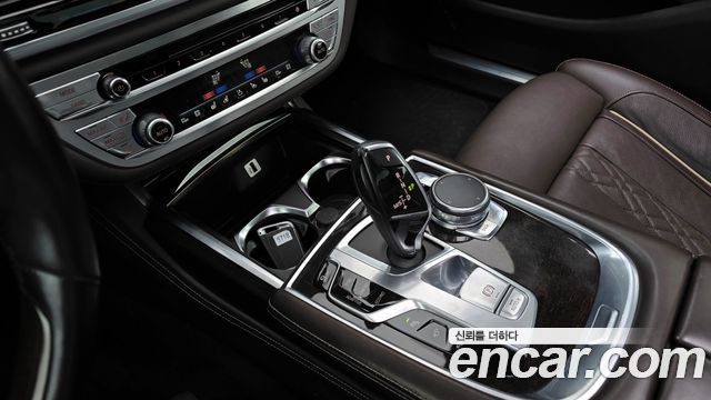BMW 7 Series (G11) 750Li xDrive Premium 2016 — фото 9
