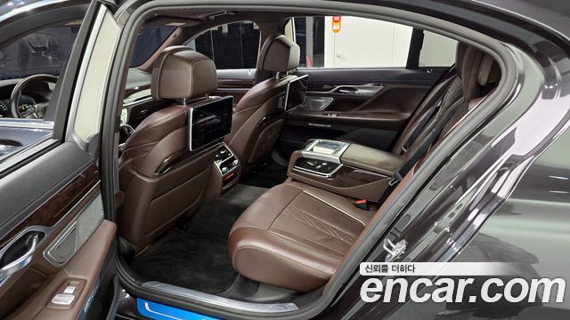 BMW 7 Series (G11) 750Li xDrive Premium 2016 — фото 13