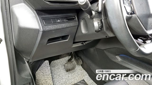 Peugeot 5008 (II) 1.5 BlueHDi Allure 2019 — фото 18